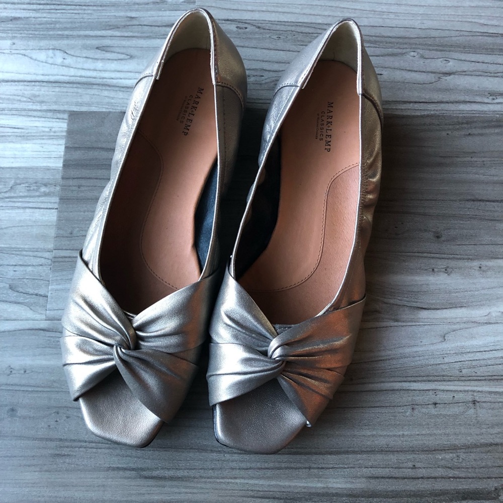 Mark Lemp SZ 9.5M open toe slip on flats. Preown